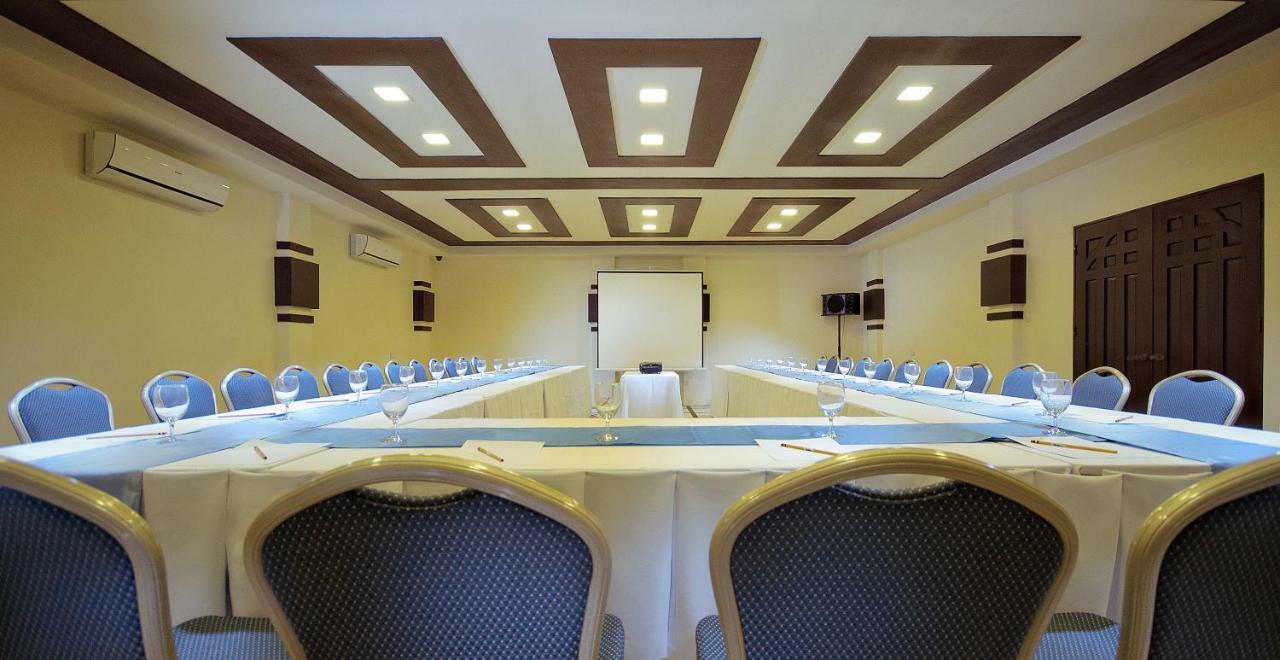Oceanica Resort Panglao, Bohol Exterior foto Meeting room