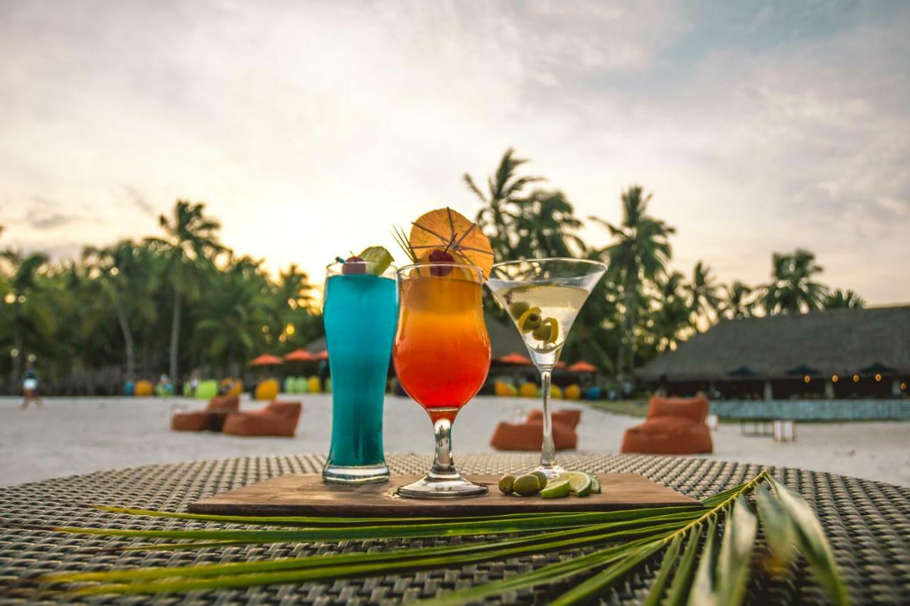 Oceanica Resort Panglao, Bohol Exterior foto Cocktails at a beach resort