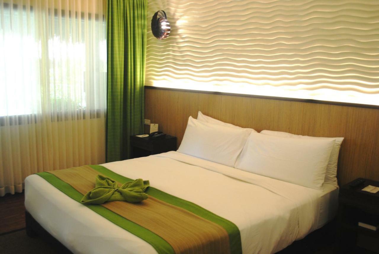 Oceanica Resort Panglao, Bohol Exterior foto A room at the hotel